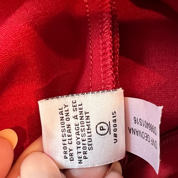 This DVF dress is an amazing - pill is pictured and on the back of the d… - Picture 6 of 7